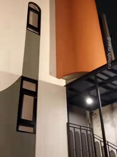 Rumah Panggung Nyempil di Tengah Jakarta