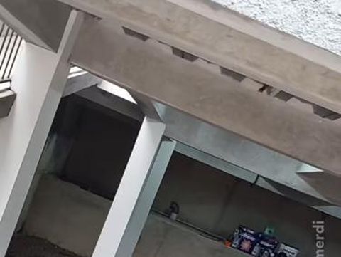 Rumah Panggung Nyempil di Tengah Jakarta
