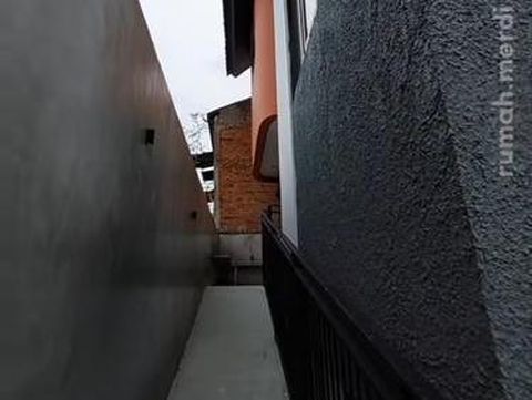 Rumah Panggung Nyempil di Tengah Jakarta