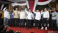Prabowo didampingi sejumlah petinggi partai dalam konferensi pers itu.