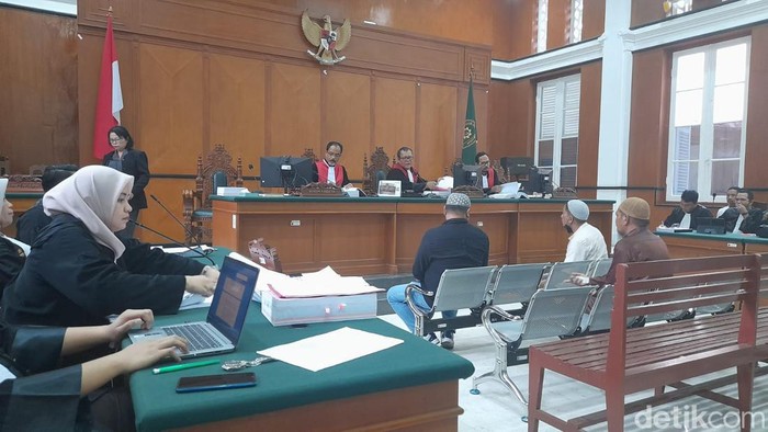 Sidang kasus korupsi lahan industri sampah Makassar dengan kerugian negara Rp 45 miliar di PN Makassar. Andi Audia Faiza Nazli Irfan/detikSulsel