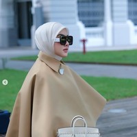 Syahrini sendiri memang kerap terlihat mengenakan barang-barang mewah. Wanita 43 tahun itu juga diketahui memiliki sejumlah koleksi tas mewah yang harganya tak kalah fantastis. Foto: Instagram/@princessyahrini