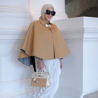 Nama Syahrini belakangan tengah jadi perbincangan karena digosipkan hamil. Karena hal itu, penampilan Syahrini pun kini jadi semakin sering disorot, seperti gayanya yang satu ini. Foto: Instagram/@princessyahrini