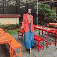 Panduan Pakai Baju Tabrak Warna Sesuai Personal Color ala Tantri Namirah