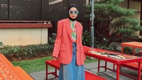 Panduan Pakai Baju Tabrak Warna Sesuai Personal Color ala Tantri Namirah