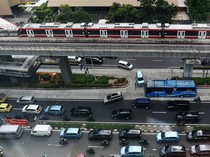 Iklan Bakal Mejeng di Tiang-Stasiun LRT Jabodebek Kuningan & Tol Jagorawi