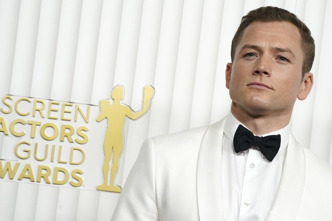 Aktor muda lainnya yang berpotensi adalah Taron Egerton. Apalagi aktor 34 tahun sudah tidak asing lagi dengan karakter agen rahasia Inggris lewat perannya di film Kingsman. (Foto: Jordan Strauss/Invision/AP)