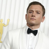 Aktor muda lainnya yang berpotensi adalah Taron Egerton. Apalagi aktor 34 tahun sudah tidak asing lagi dengan karakter agen rahasia Inggris lewat perannya di film Kingsman. (Foto: Jordan Strauss/Invision/AP)