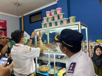 Sidak di Terminal Tirtonadi Solo, Petugas Temukan Makanan Kedaluwarsa