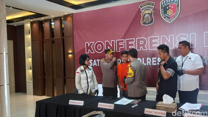 Tersangka Alfarizi yang diamankan polisi karena curanmor.