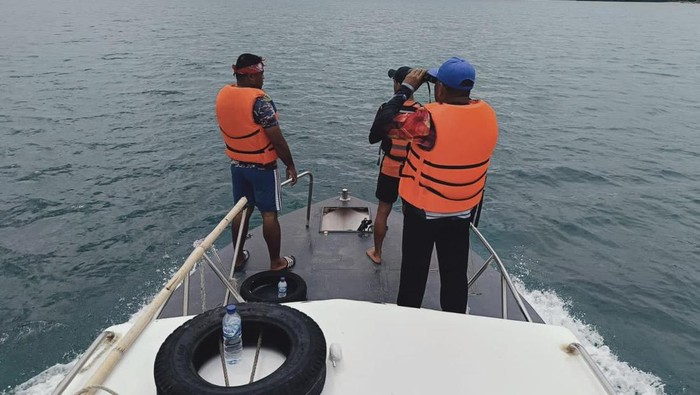 Tim SAR gabungan melakukan pencarian terhadap perahu hilang kontak di Tanimbar.