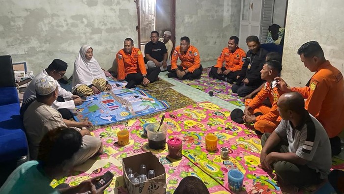 Tim SAR Gabungan menemui Sailani petani yang hilang 3 hari di hutan.
