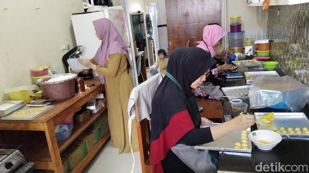 Usaha kue kering Ann Cake di Desa Cilaja, Kecamatan Kramatmulya, Kabupaten Kuningan