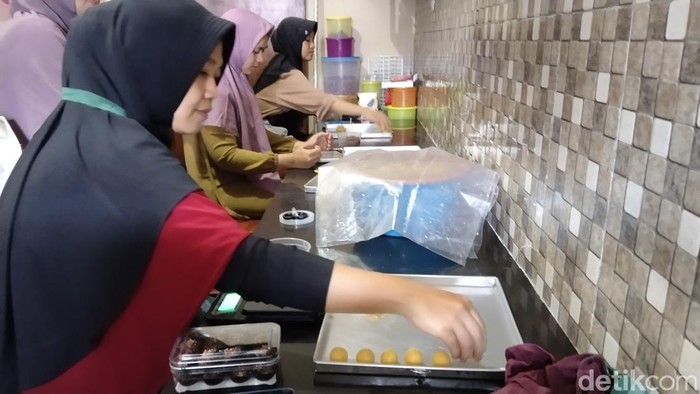 Usaha kue kering Ann Cake di Desa Cilaja, Kecamatan Kramatmulya, Kabupaten Kuningan