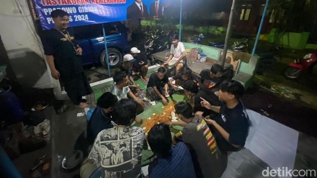 warga sidoarjo rayakan kemenangan prabowo-gibran