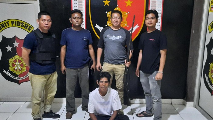 Yusuf 7 tahun simpan senpira di dapur rumah