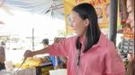 Agnes Jennifer Ikut Takjil War, Pamerkan Hasil Makanan yang Dibeli
