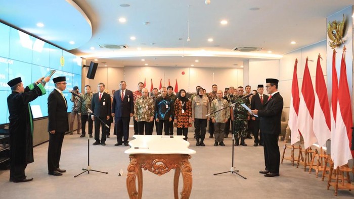 Amran Lantik Jenderal Polisi Jadi Irjen Kementan