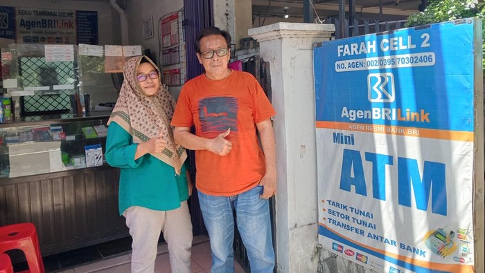 Bambang dan Yuni pemilik Farah Cell agen BRILink