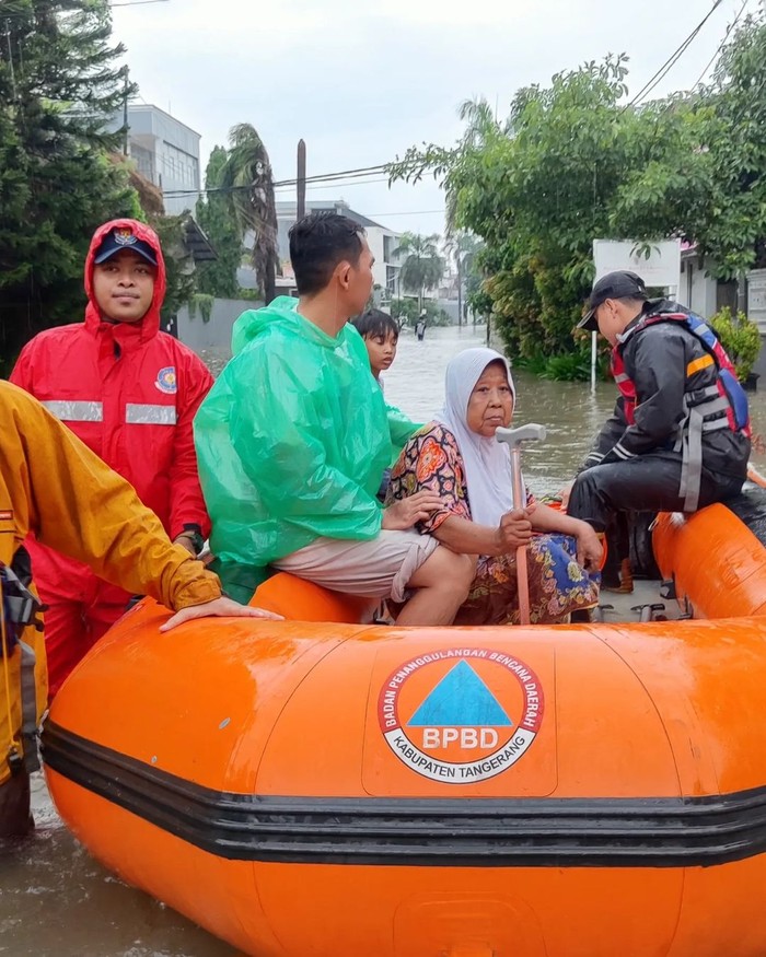 Banjir terjadi di beberapa titik di Kabupaten Tangeran, Banten, karena intensitas hujan yang tinggi di kawasan pantai utara Tangerang. (dok BPBD Kab Tangerang)