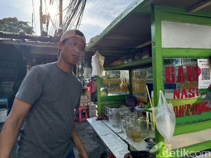 Penjual Gado-gado Mendadak Jadi Tukang Es Kelapa Saat Ramadan, Transaksi QRIS Digemari