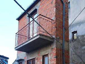 Bikin Rumah Tipis Banget Cuma 1 Meter gegara Dendam Sama Tetangga
