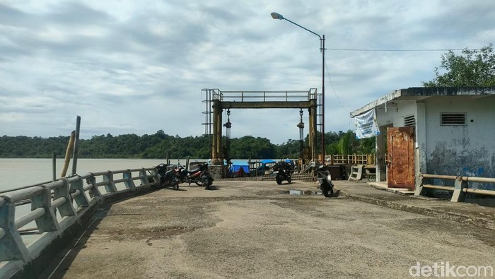 Dermaga Majingklak Pangandaran