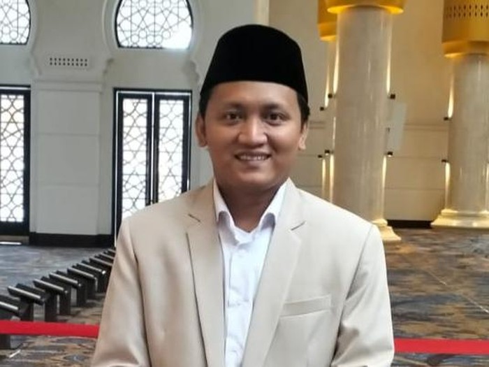 Dosen UIN Raden Mas Said Surakarta sekaligus Pengurus Harian Masjid Raya Sheikh Zayed Solo, Abdul Halim, M.Hum.
