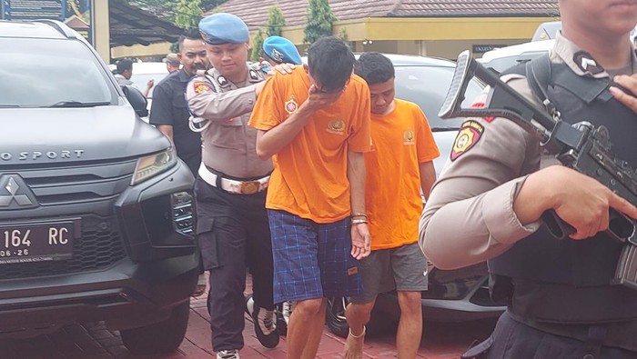 Dua tersangka pencuri spesialis mobil pikap di Bogor ditangkap (Sholihin/detikcom)