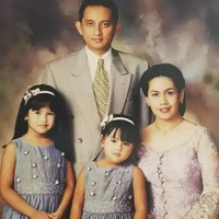 Sejak kecil Maudy Ayunda sudah mencuri perhatian lewat parasnya yang cantik. Wajah pelantun Perahu Kertas ini ternyata sangat mirip dengan sang mama. Foto: Instagram