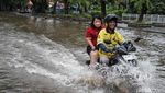 Jalan Gading Kirana Kelapa Gading Terendam Banjir