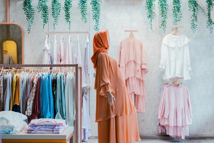 Ilustrasi Baju Perempuan di Toko Ilustrasi Baju Perempuan di Toko