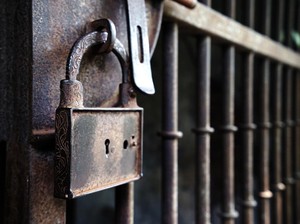Pagar Besi Berkarat Jangan Langsung Dicat Ulang, Ini Langkah yang Benar