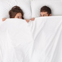 Survei Ungkap 3 Posisi Bercinta Favorit Milenial, Didominasi Gaya Klasik