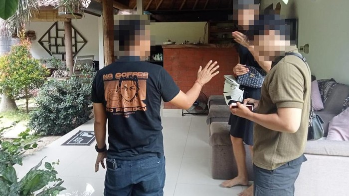 Kantor Imigrasi Singaraja saat menangkap warga Rusia, IK. Bule itu meresahkan karena berkali-kali tidak membayar saat makan di restoran dan pijat di spa.