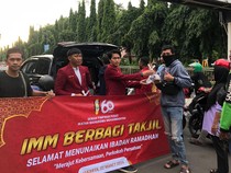Bagi-bagi Takjil, IMM Imbau Publik Terima Hasil Pemilu dengan Legawa