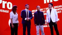 Manajemen Generali Indonesia, Edy Tuhirman selaku CEO (kedua dari kanan), Jutany Japit selaku Direktur dan Chief Operation Officer (kiri) dan Dr. dr. Vito A. Damay SpJP(K), MKes, AIFO-K, FIHA, FICA, FAsCC selaku Praktisi dan Edukator Kesehatan (kanan) dan Giovanni Finarelli Baldassarre selaku The Head of the Economic and Commercial Section, The Embassy of Italy (kedua dari kiri) saat sesi seremoni peluncuran MCI PRO di Jakarta,