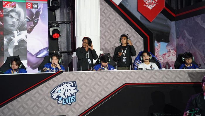 Jadwal MPL ID S13 hari ini, Jumat (22/3/2024), akan memperlihatkan bagaimana perjuangan Evos Glory dengan roster barunya. Kali ini Sang Macan Putih dipertemukan dengan Dewa United Esports.