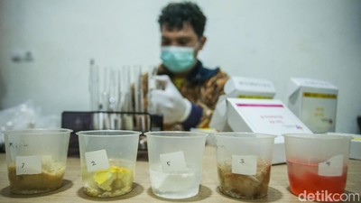 Jajanan Takjil di Gambir Diuji, Begini Hasilnya