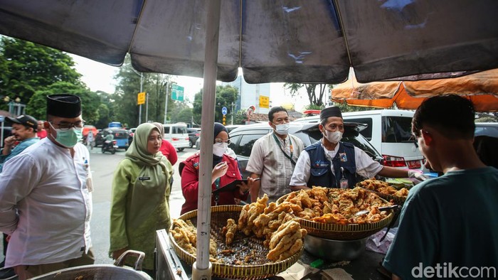 Jajanan Takjil di Gambir Diuji, Begini Hasilnya