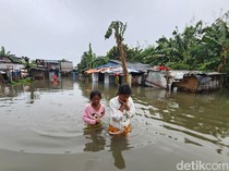 Kawasan Pemukiman di Cengkareng Terendam Banjir hingga 70 Cm