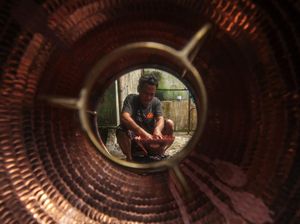 Mengintip Pembuatan Kerajinan Tembaga di Boyolali