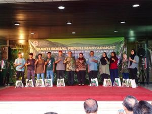 Peringati Hari Bakti Rimbawan, KLHK Bagi 2.600 Paket Sembako ke Masyarakat