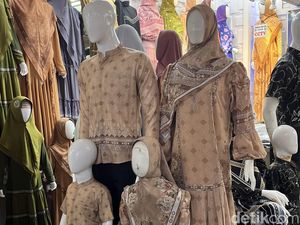 Berburu Baju Lebaran di Tanah Abang, Baju Sarimbit Keluarga Mulai Rp 200 Ribu