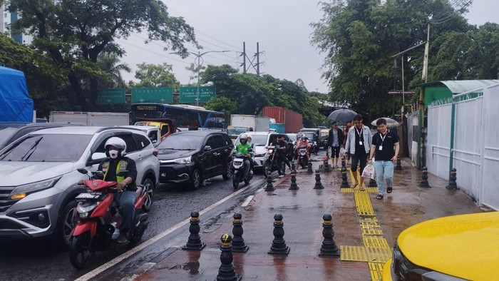 Kondisi kemacetan di Jalan Daan Mogot Jakbar