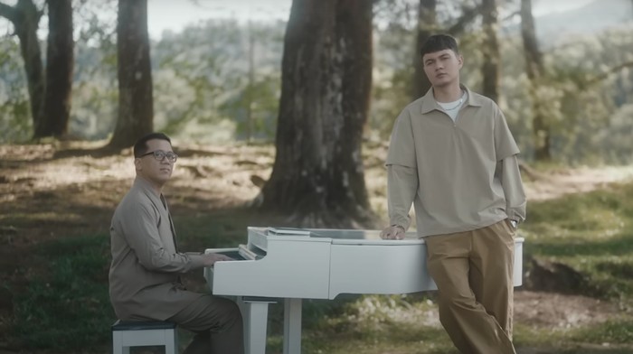 Lirik The Way You Look At Me dari Nyoman Paul, Andi Rianto