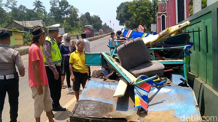 Lokasi kecelakaan odong-odong vs truk di Pantura Batang, Jumat (22/3/2024).