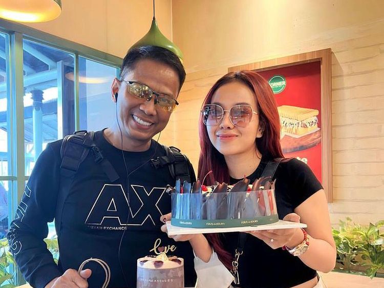 Mayang Lucyana Hobi Traveling Sekaligus Kulineran Bareng Sang Ayah