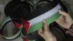 Melihat Produksi Peci Rajut Palestina di Sukabumi