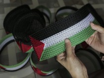 Melihat Produksi Peci Rajut Palestina di Sukabumi